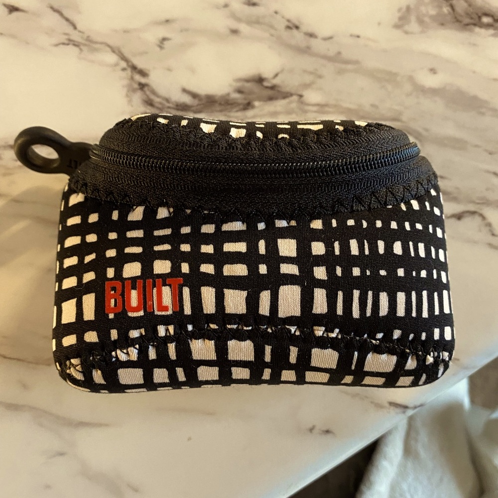Built Neoprene Camera case with interior pocket